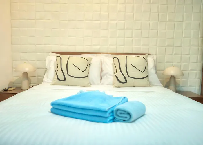 Cozy 2Bedroom Seafront Apartment, Balcony Goslm-10