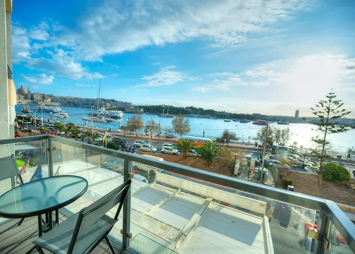 Cozy 2Bedroom Seafront Apartment, Balcony Goslm-10