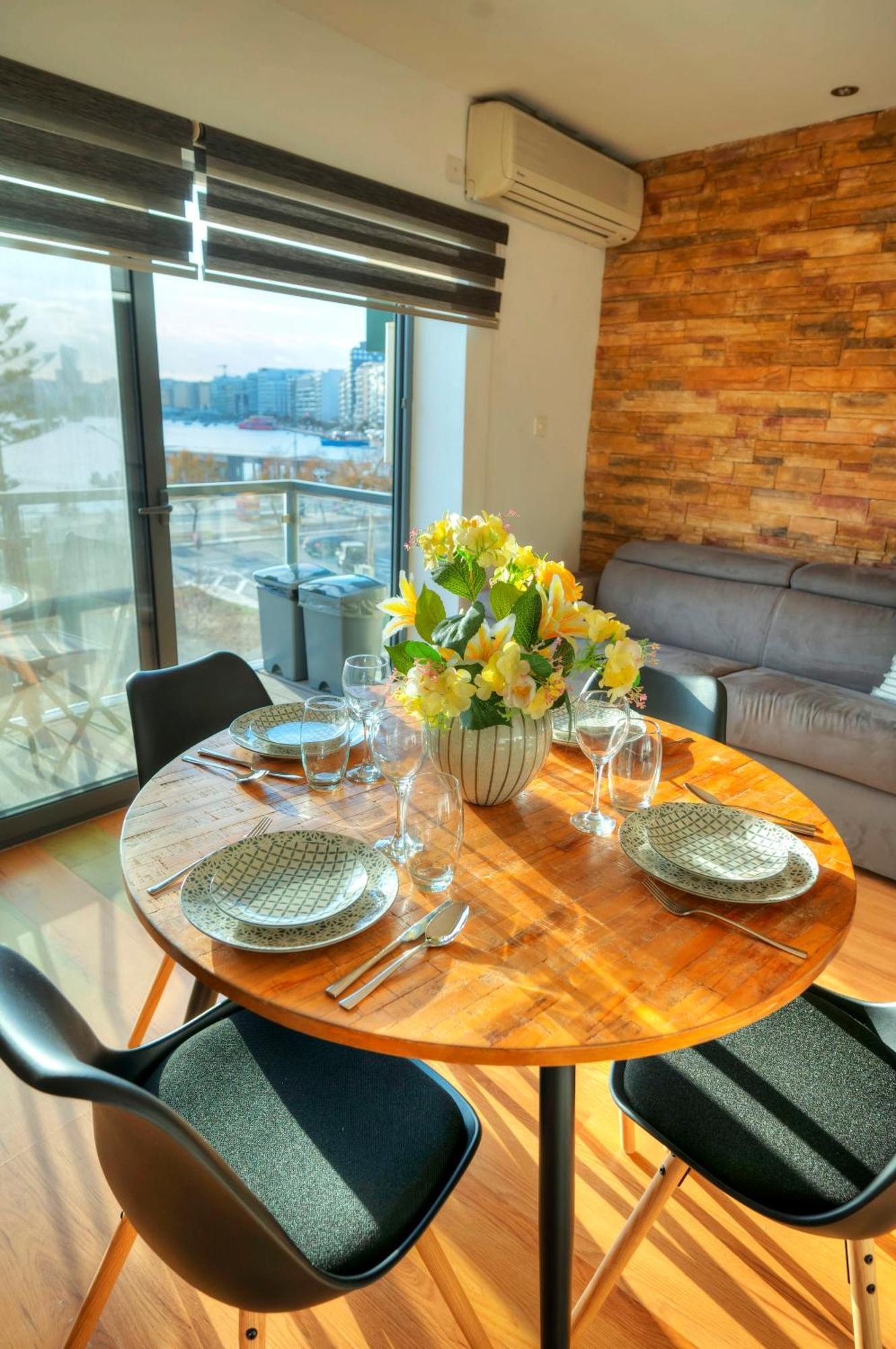 Apartament Cozy 2bedroom Seafront Apartment, Balcony Goslm-10