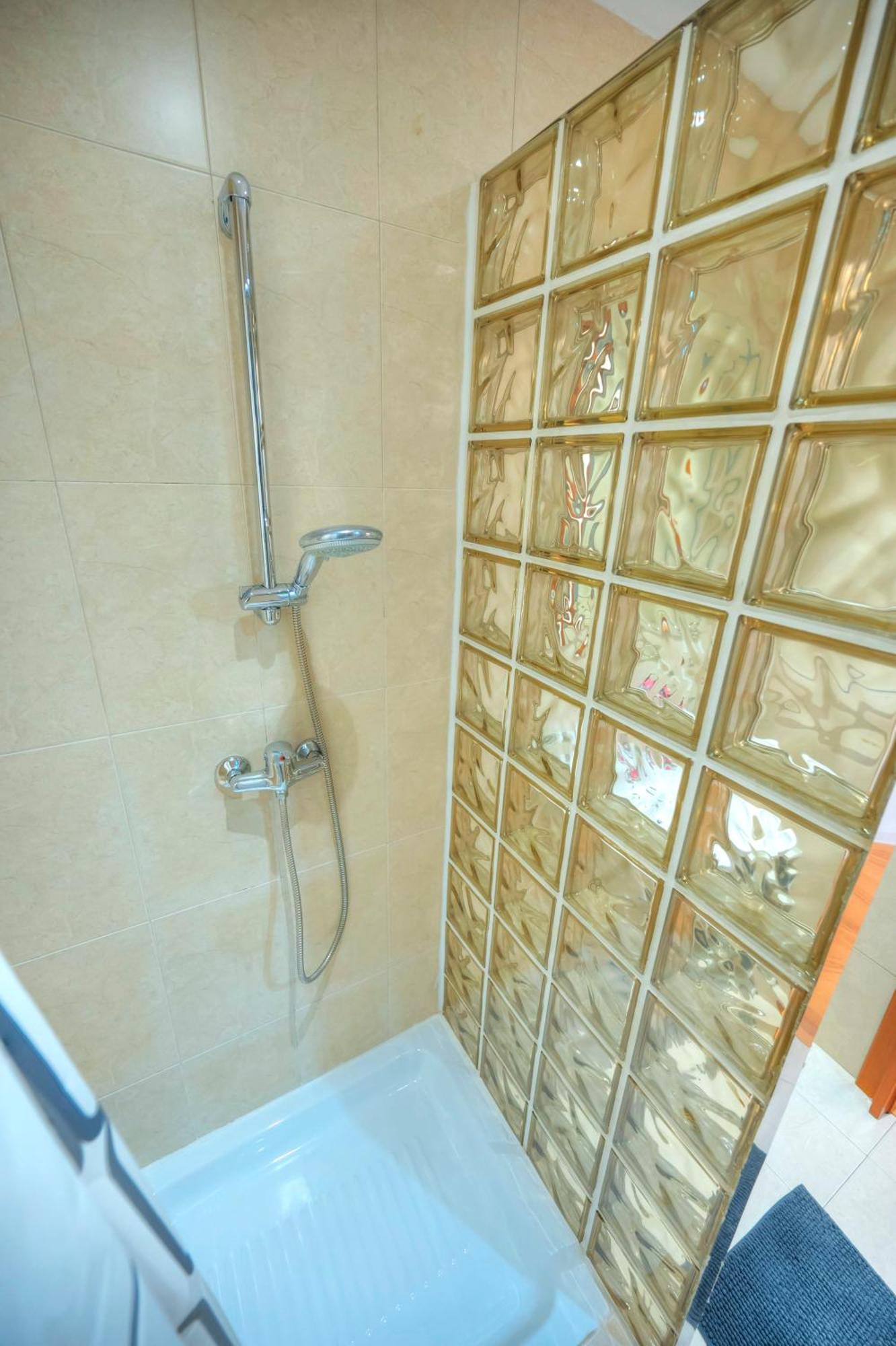 Cozy 2bedroom Seafront Apartment, Balcony Goslm-10 Sliema