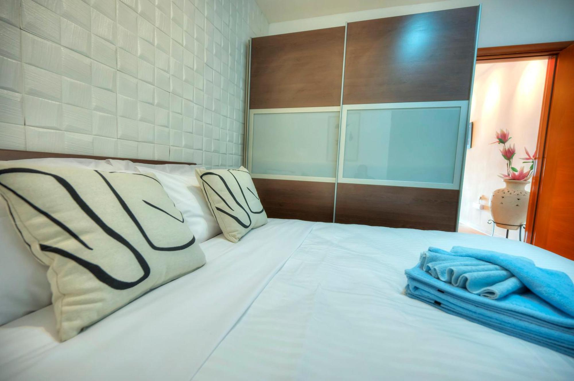 Cozy 2bedroom Seafront Apartment, Balcony Goslm-10 Apartament