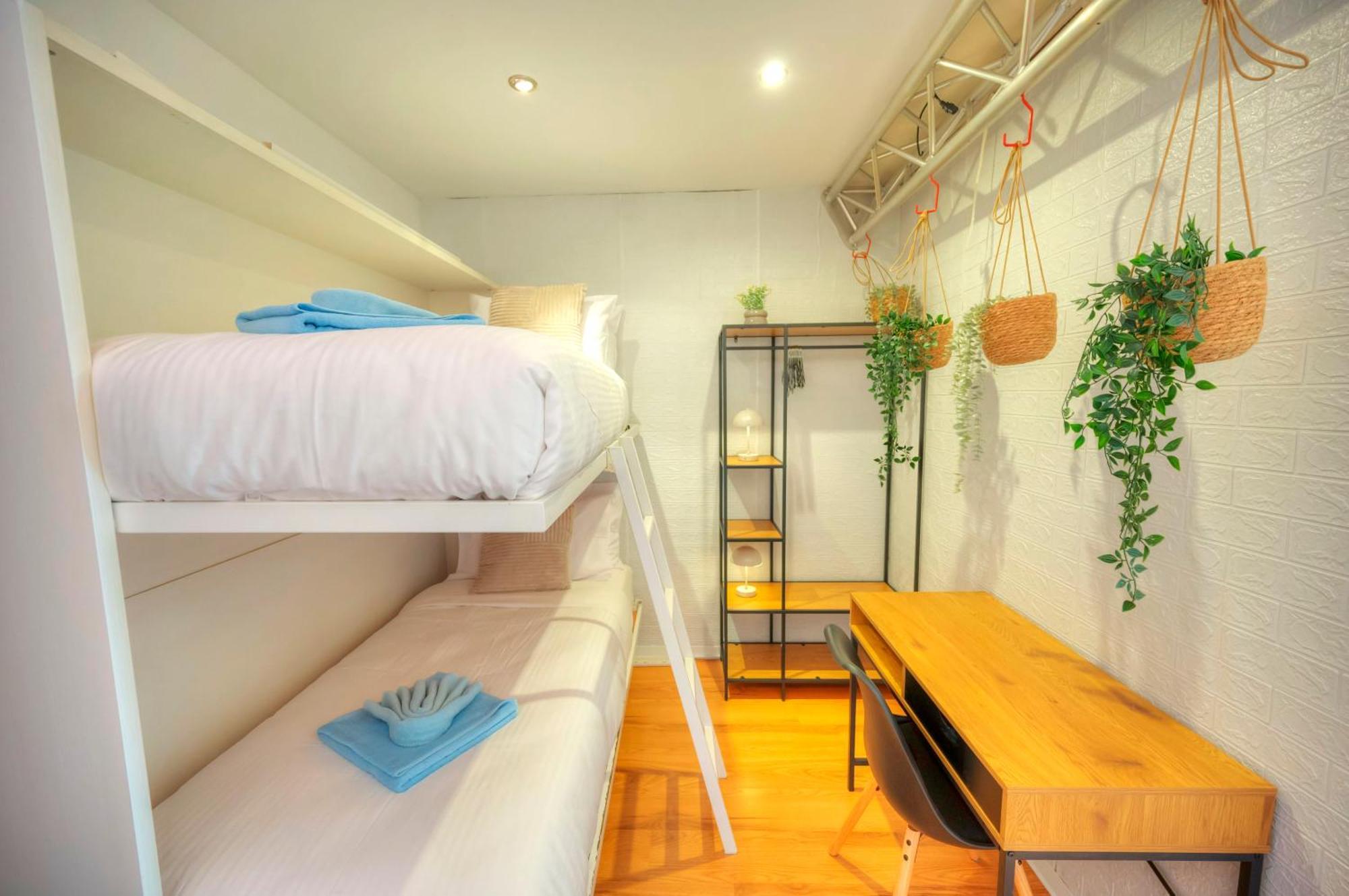 Apartament Cozy 2bedroom Seafront Apartment, Balcony Goslm-10