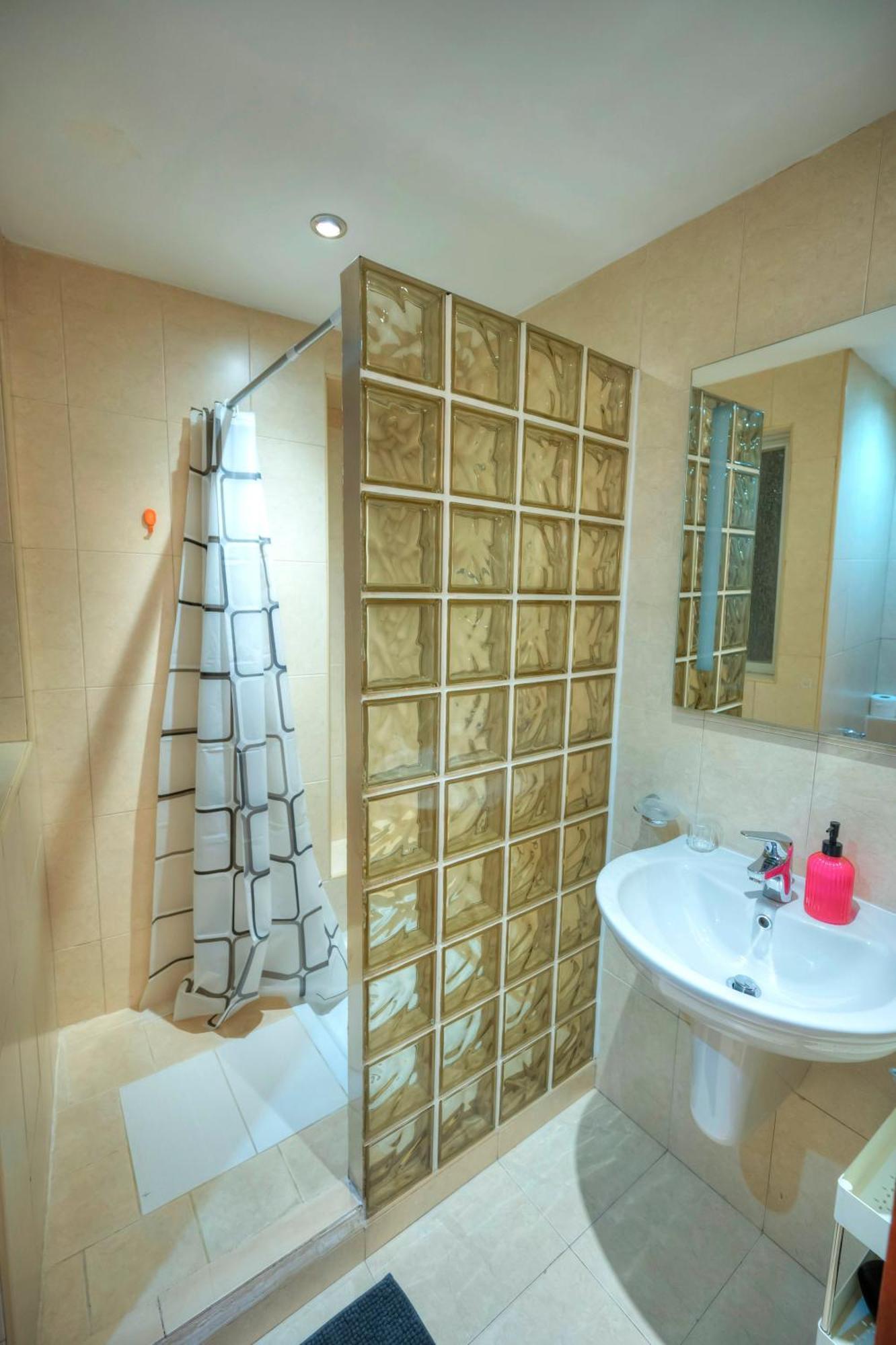 Cozy 2bedroom Seafront Apartment, Balcony Goslm-10 * Sliema