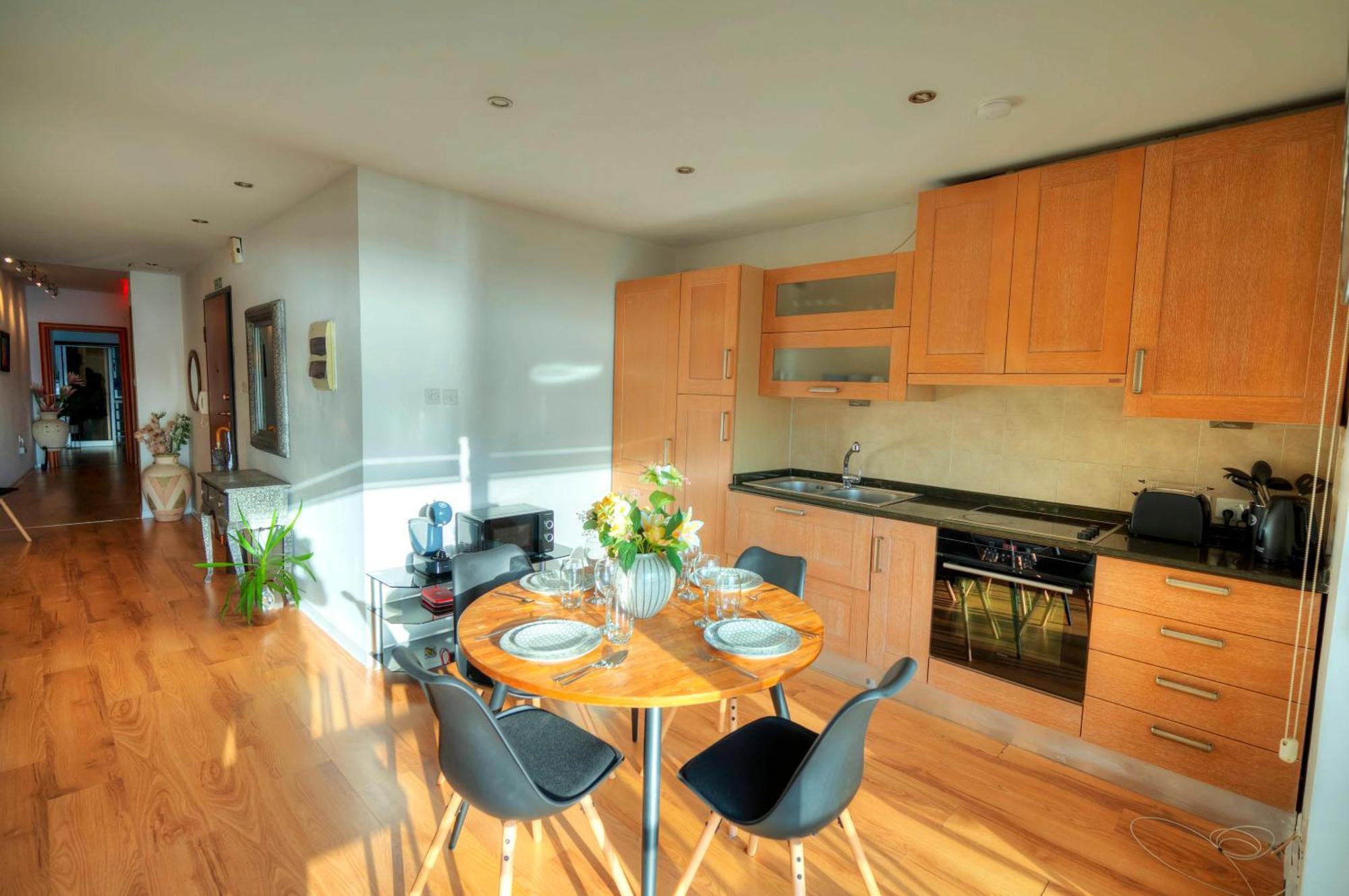 Cozy 2bedroom Seafront Apartment, Balcony Goslm-10 Apartament