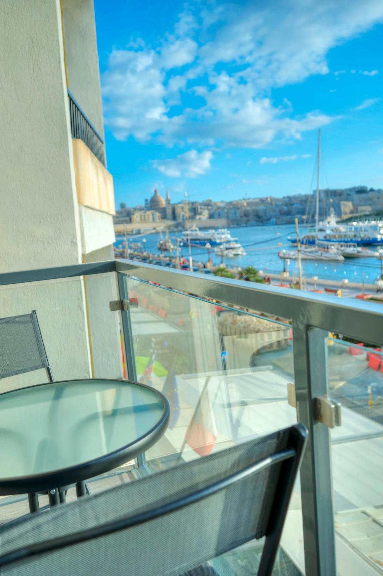 Cozy 2bedroom Seafront Apartment, Balcony Goslm-10 Apartment Sliema