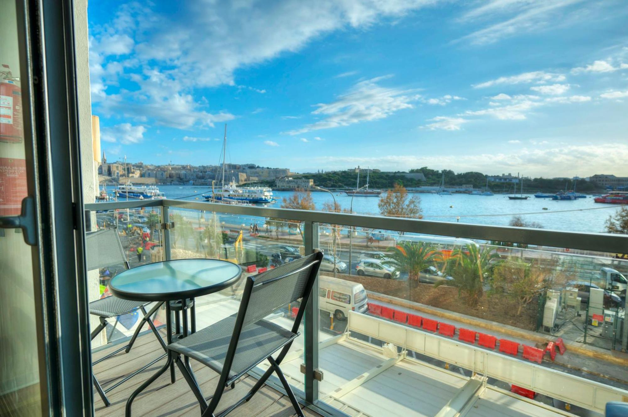 Apartment Cozy 2bedroom Seafront Apartment, Balcony Goslm-10 *